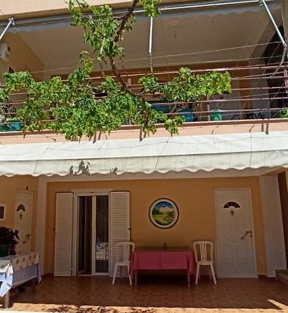 Villa Family Bitri Piqeras Екстер'єр фото